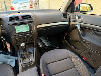Škoda Octavia II 2.0FSi ČR 1.Maj Sport Navi Xenon - 9
