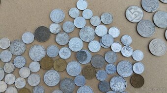 Československé mince - konvolut minci v dřevěné truhličce - 9