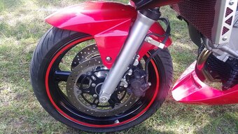 Suzuki SV650S - 9