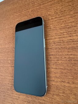 Apple iPhone 15 Pro, 256GB přírodní titan - 9