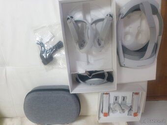 Pico 4 s prislusenstvom a hramy. - 9