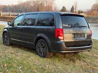 Dodge Grand Caravan - 9
