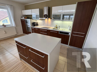 Prodej bytu 3+kk+B, 108 m2 s venkovním parkovacím stáním v P - 9