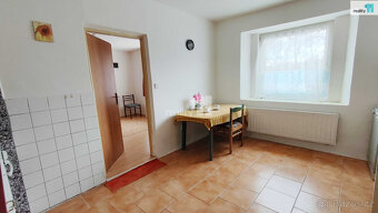 Rodinný dům před rekonstrukcí s neomezenými možnostmi a gará - 9