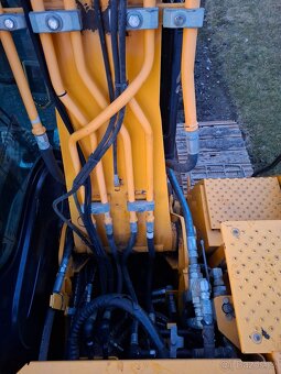 Prodám Jcb js 130 lcT4 - 9