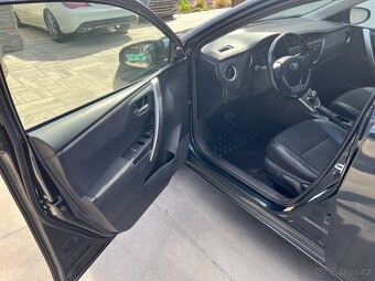 Toyota Auris 1.8 VVT-i HYBRID 1.MAJITEL KAMERA VYHŘ.SEDADLA - 9