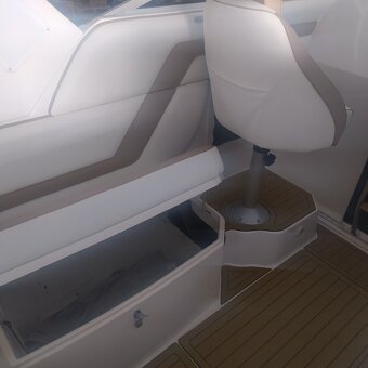 Laminátová kajutová loď DRAGO 710 OB + Mercruiser 4,5L MPI - 9