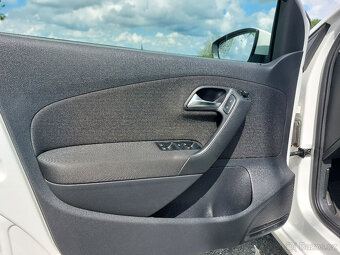 Prodám VW polo 5 s benzinovým motorem 1,4 a výkonem 63kW - 9