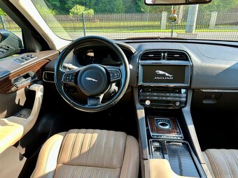 Jaguar F‑Pace 2.0D 4x4 AWD automat - 9