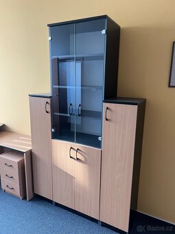 SET kancelářského nábytku - světlý dřevěný dekor - 9