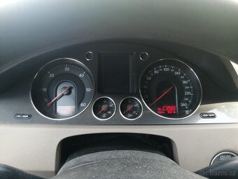 VW PASSAT VARIANT 2,0 TDi - 9