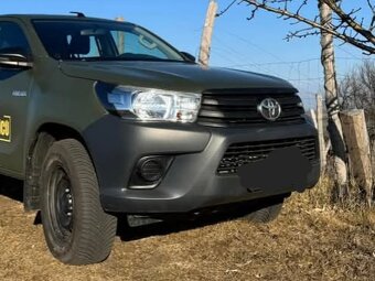 Toyota Hilux přední nárazník - 9