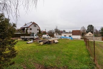 Prodej venkovského stavení s uzavřeným dvorem a rozlehlým po - 9