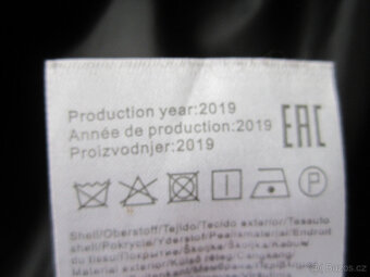 Černý zimní kabát vel. M/L/XL, zapínání na patentky - 9