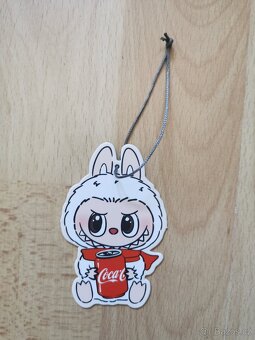 Pop Mart Labubu The Monsters Coca Cola s plechovkou - 9