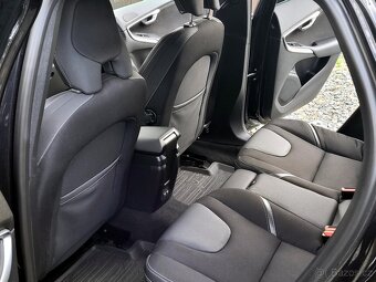Volvo V40, 2,0 D3 POLESTAR Kinetic SERV.KNÍŽKA - 9