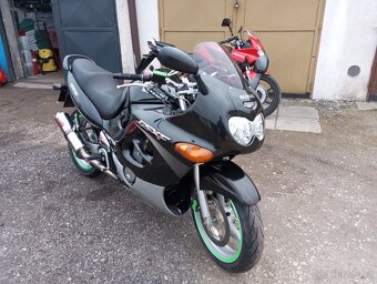 Suzuki GSX 600f - 9