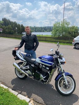 Suzuki GSX 1400 - 9