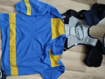 Hokejová výstroj+-5 let - 9