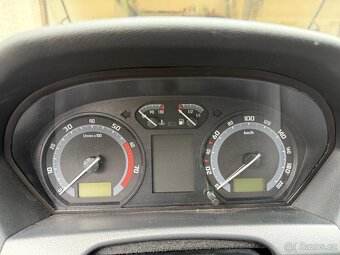 Garážovaná Škoda Fabia 1,2/47KW HTP po dědovi - 9