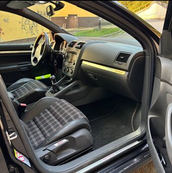 Volkswagen Golf GTI Edition 30 - 9