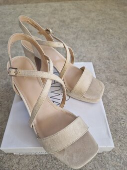 Páskové boty na podpadku vel. 41 - 9