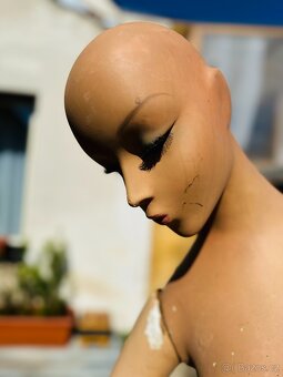 Retro, strará figurína z 60.–70. let – sádrová - 9