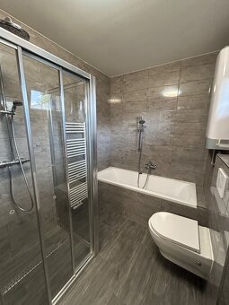 Dvougenerační dům se zahradou - 9