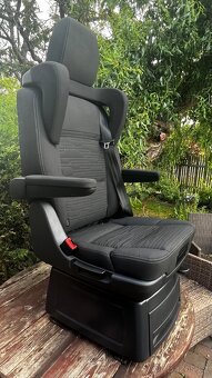 Dětská sedačka VW Multivan T5, T6 - 9