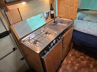 Karavan Knaus – kompletně zařízený, celoročně obyvatelný - 9