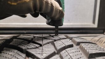 VOLVO XC60: II generace,alu 18', zimní Dunlop 8-9 - 9