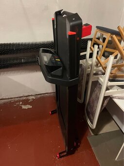 Běžecký pás DOMYOS RUN100E rok záruka v Decathlonu (K. Vary) - 9