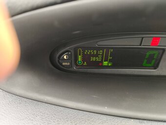 Citroen XSARA PICASSO 1.6 benzín r.v.2006 - 9