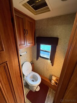 Prodám obytný speciál Coachmen Pathfinder - 9