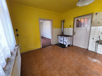 Chvalkovice - Střeziměřice -rodinný dům 3+1, pozemek 2066 m2 - 9