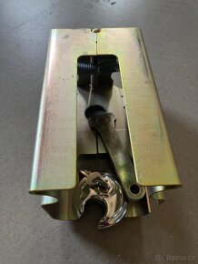 Zámek obytneho privesu - 9