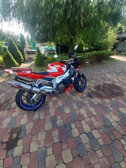 Aprilia tuono 1000r - 9