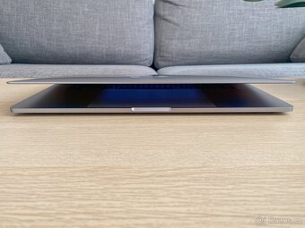 Apple MacBook Pro 15" (2017) - i7 2,80GHz, 16GB, 256GB, AMD - 9