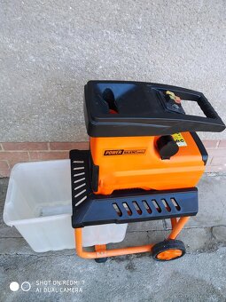 Prodám elektrický Válcový drtič Powersilent 2800 W. - 9