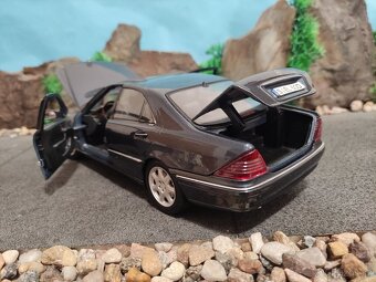 Prodám model 1:18 Mercedes Benz S class w220 facelift - 9