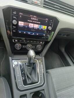 Volkswagen Passat 2,0 TDI 140kw, nezávislé, matrix atd - 9