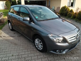 Mercedes Benz B 180 model 2012 - 9