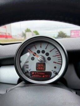 Mini Cooper R56 1.4i 70 kW, 6 kvalt, r. 2009 zachovalý. - 9