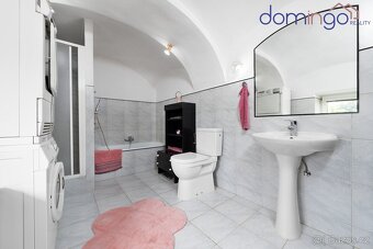 Výjimečný selský dvůr s téměř hektarovým pozemkem - Dlouhá L - 9
