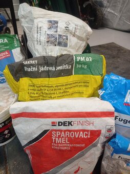 Zbytky stavebního materiálu ze stavby - 9