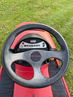 Zahradní traktůrek Honda HF 2417, 2 válec - 9