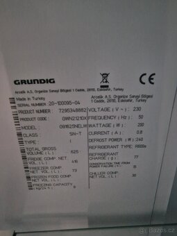 Americká lednička Grundig s vinotekou - 9