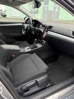 Pronájem Škoda Superb 5500,-Kč Taxi Bolt 2.0 TDI automat - 9
