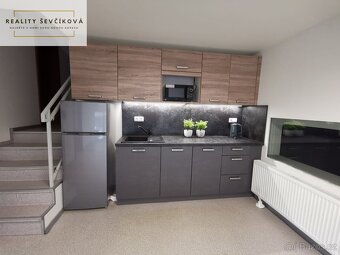 Pronájem komerčního objektu 300 m 2 + 400 m2 zpevněné plochy - 9