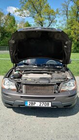 Volvo XC90 D5, 2x majitel, serviska, nezávislé topení, xenon - 9